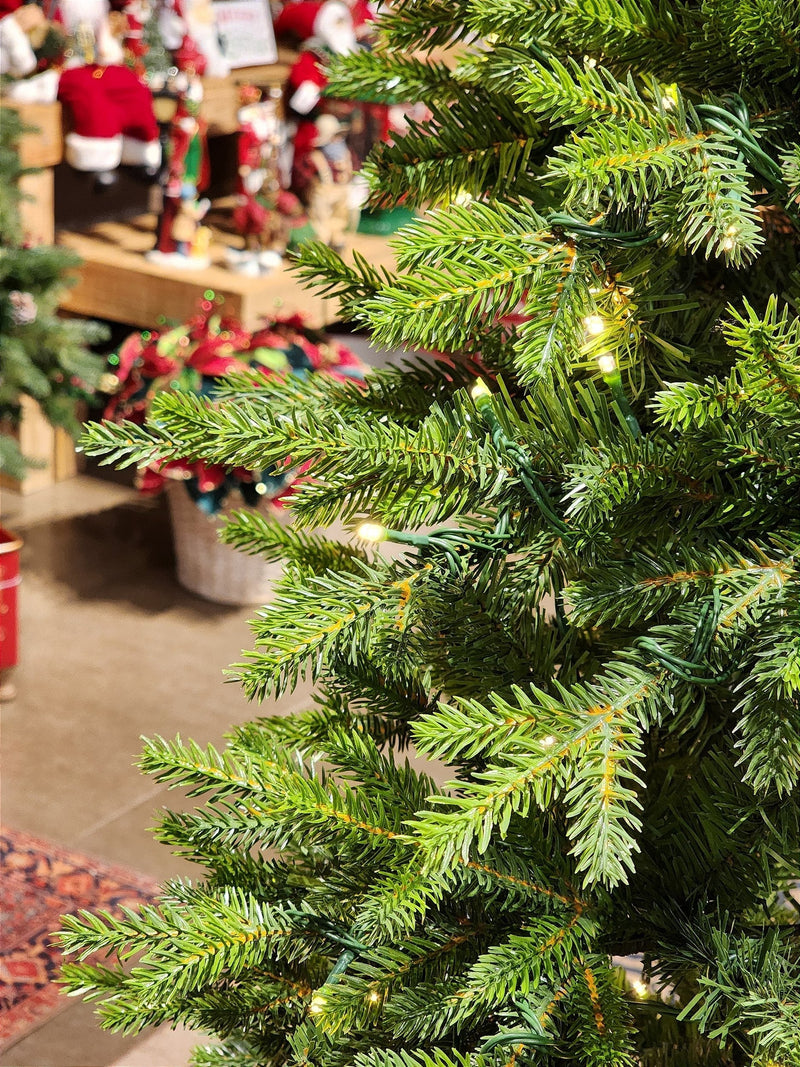 ÁRVORE REALISTA PINHEIRO AUSTRAL 2,10CM 450 LEDS WARM 801 GALHOS BIVOLT