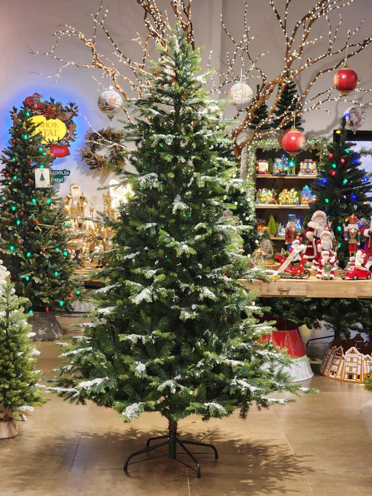 ÁRVORE PINHEIRO NEVADO SUPER REALISTA NASHVILLE 2614 GALHOS 2,25CM