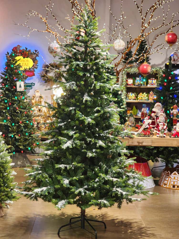 ÁRVORE PINHEIRO NEVADO SUPER REALISTA NASHVILLE 2614 GALHOS 2,25CM