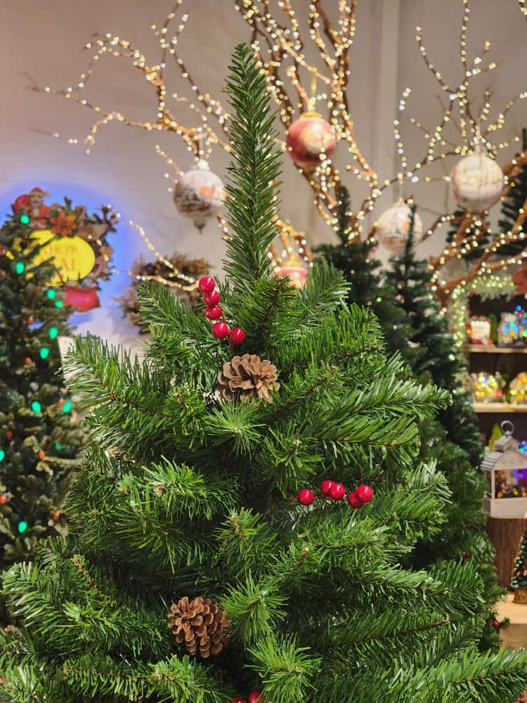 ÁRVORE PINHEIRO BERRY E PINHA 810 GALHOS 1,80CM