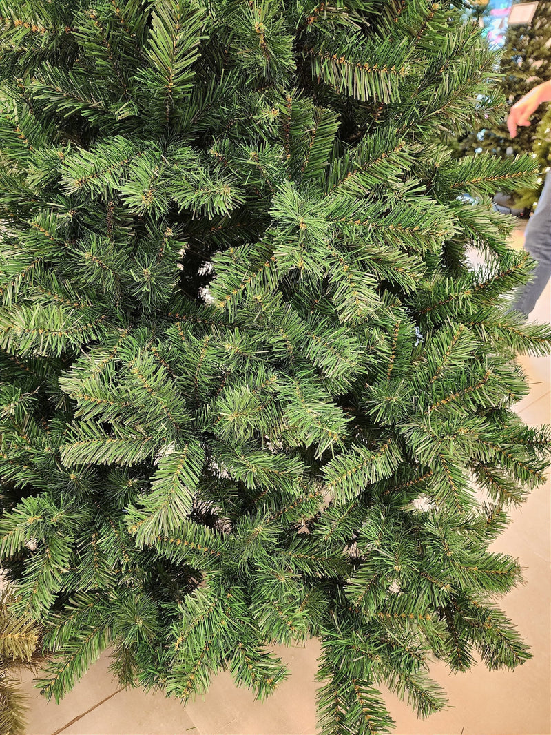 ÁRVORE TRADICIONAL COPACABANA 1350 GALHOS 2,40CM